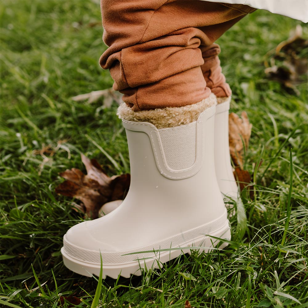 Lined rain outlet boots